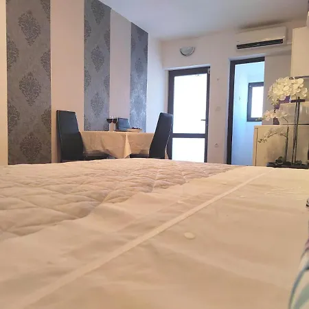 דירה Mladenka Visnjik *